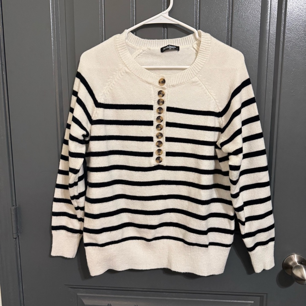Amkoyam Striped Black and White Striped Sweater W/Buttons